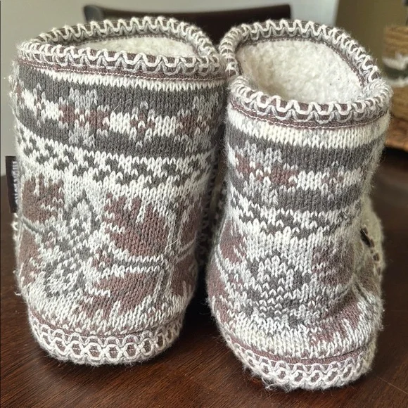 Muk Luks Gray Cozy Knit Slippers - Picture 4 of 7